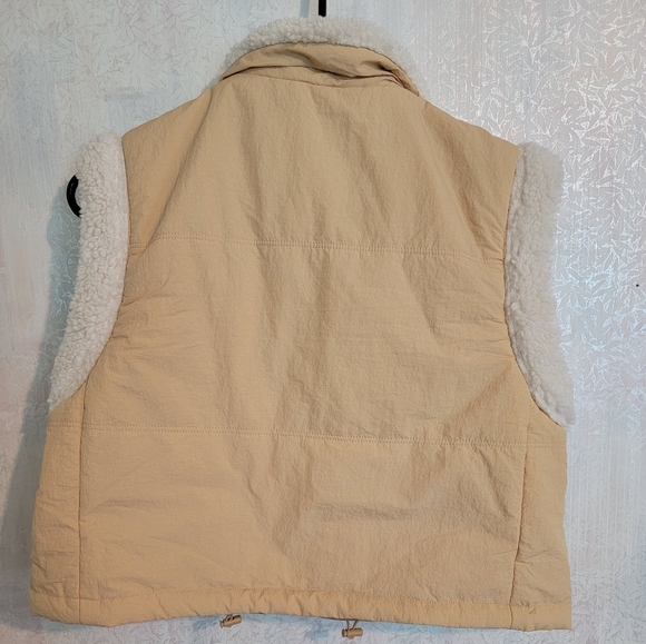 Thread & Supply Beige Vest With Sherpa Around Arm Holes And Neck, Sz Med - Picture 2 of 10